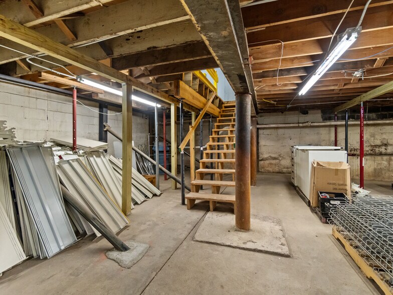 More Photos Of 1419 US Route 60, Huntington Drugstore For Sale