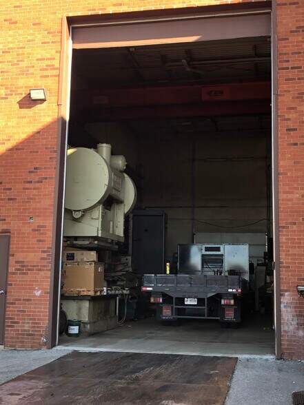 More Photos Of 160 Norfinch Dr, Toronto Manufacturing For Lease