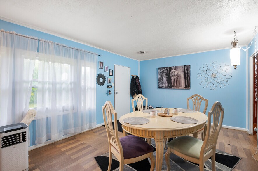 More Photos Of 17001 IN-3, Eaton Bar For Sale