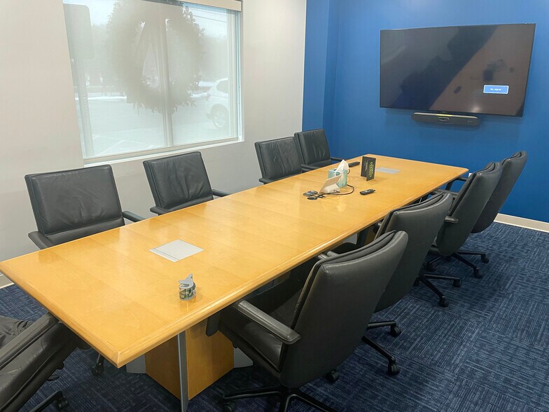 More Photos Of 7 Rockingham Rd, Windham Office For Lease