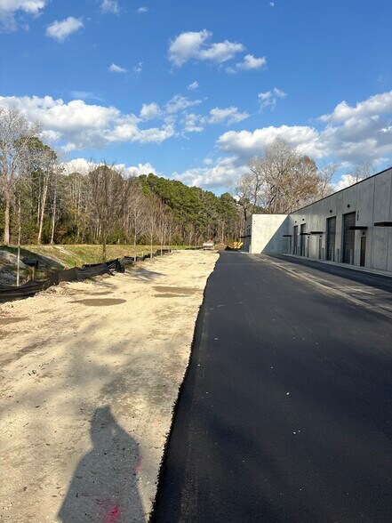 More Photos Of 6548 Ward Ave, North Charleston Light Distribution For Lease