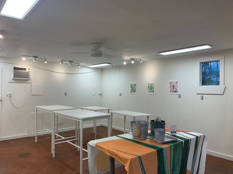 More Photos Of 2058 S Lamar Blvd, Austin Freestanding For Lease