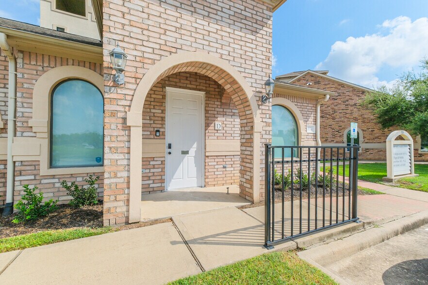 More Photos Of 134 Eldridge Rd, Sugar Land Office Residential For Lease