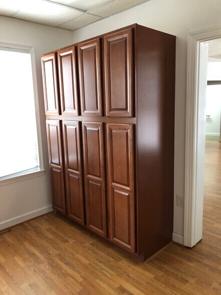 More Photos Of 18500-18540 Office Park Dr, Gaithersburg Office For Sale