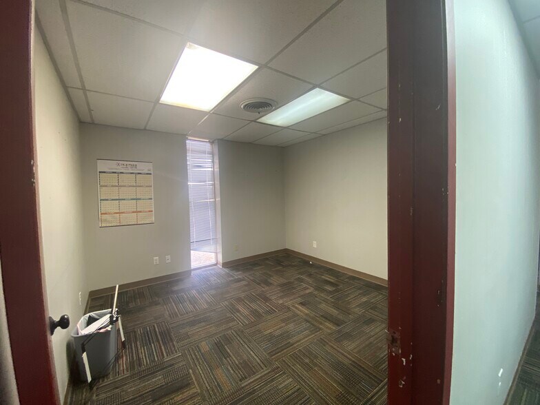 More Photos Of 4003 S County Road 1294, Odessa Warehouse For Lease