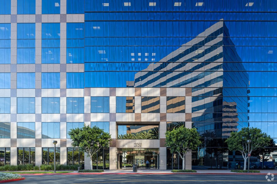 More Photos Of 2040 Main St, Irvine Unknown For Lease