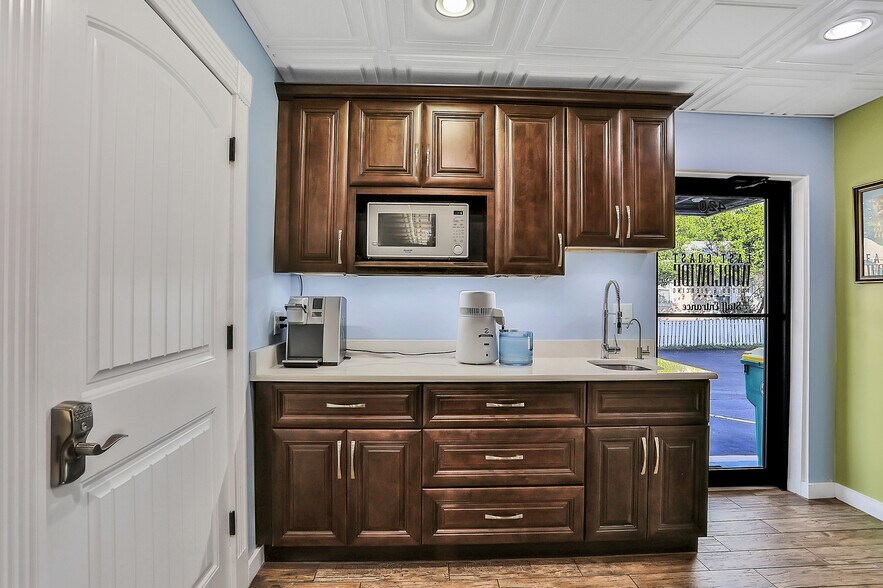 More Photos Of 416-424 3rd St S, Jacksonville Beach Loft Creative Space For Lease