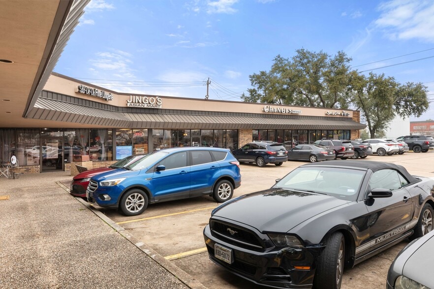 More Photos Of 16912-16972 Old Galveston Rd, Webster Unknown For Lease
