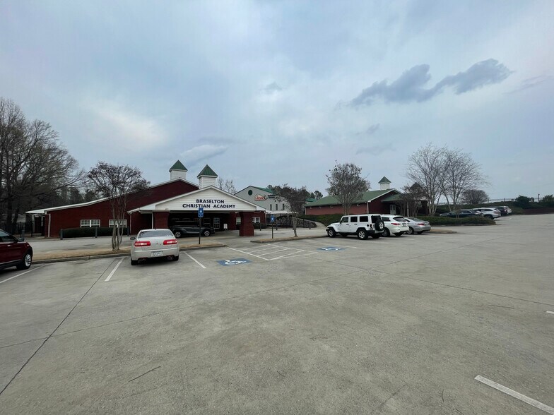 More Photos Of 401 Zion Church Rd, Braselton Sports And Entertainment For Lease