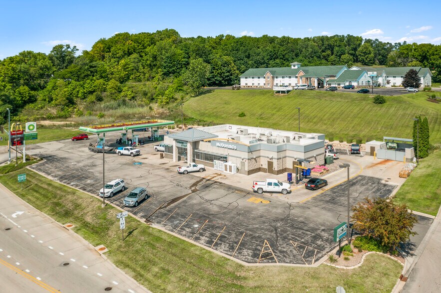 More Photos Of 1230 Chicago Ave, Savanna Service Station For Sale