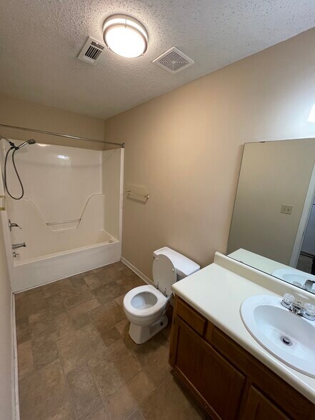 More Photos Of 224 Garfield St, McMinnville Apartments For Sale