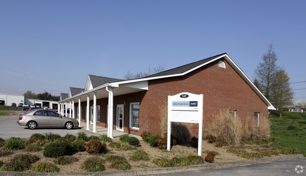 More Photos Of 127 Serral Dr, Greeneville Office For Lease