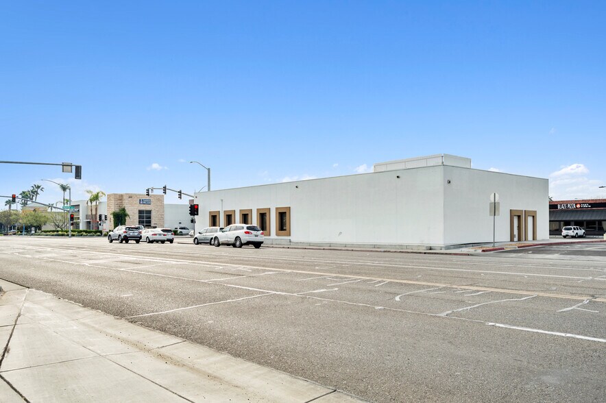 More Photos Of 2001 S Mooney Blvd, Visalia General Retail For Sale