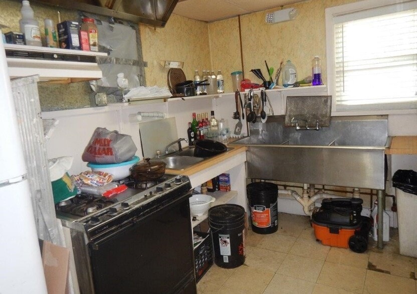 More Photos Of 354 Tiogue Ave, Coventry Restaurant For Sale