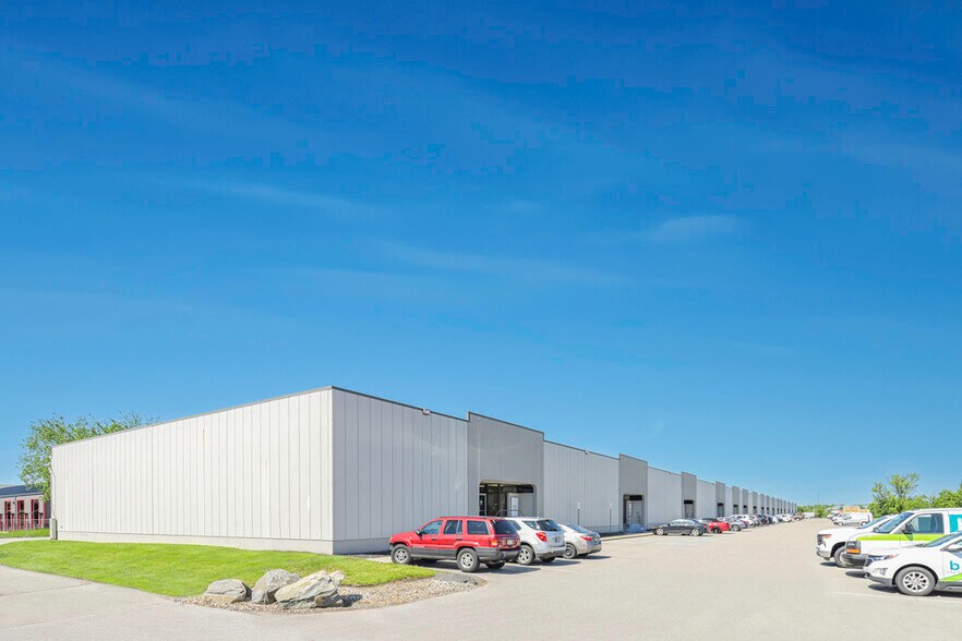 More Photos Of 5647-5763 W 85th St, Indianapolis Manufacturing For Lease