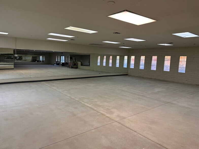 More Photos Of 3248 Civic Center Dr, North Las Vegas Storefront For Sale