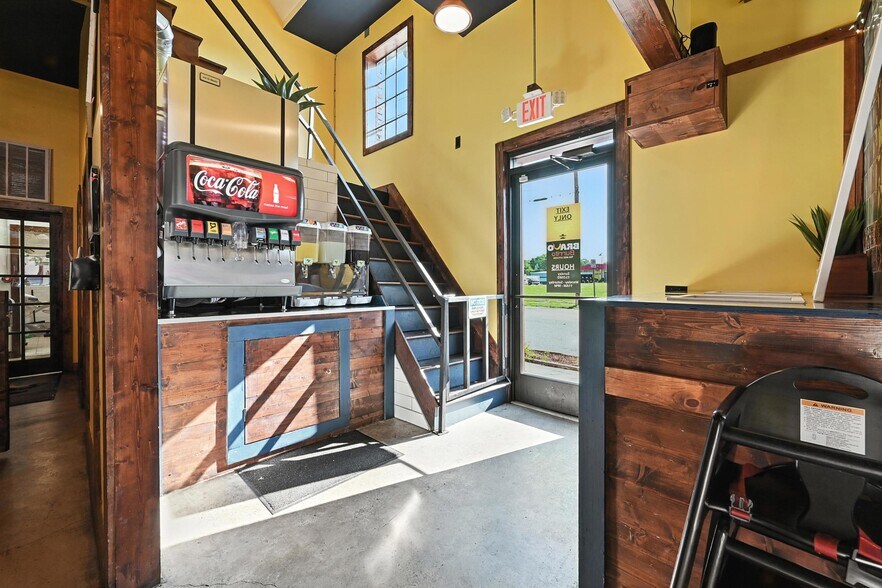 More Photos Of 801 W Washington St, Petersburg Storefront Retail Residential For Sale