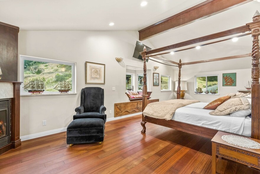 More Photos Of 266 Dolphin Dr, Whitethorn Hotel For Sale