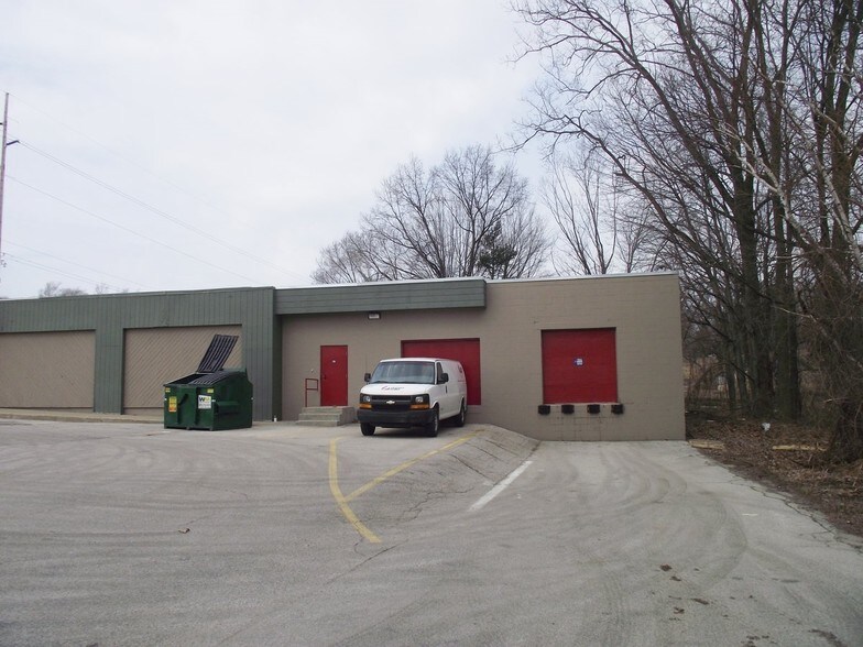 More Photos Of 3530 Airline Rd, Muskegon Freestanding For Lease