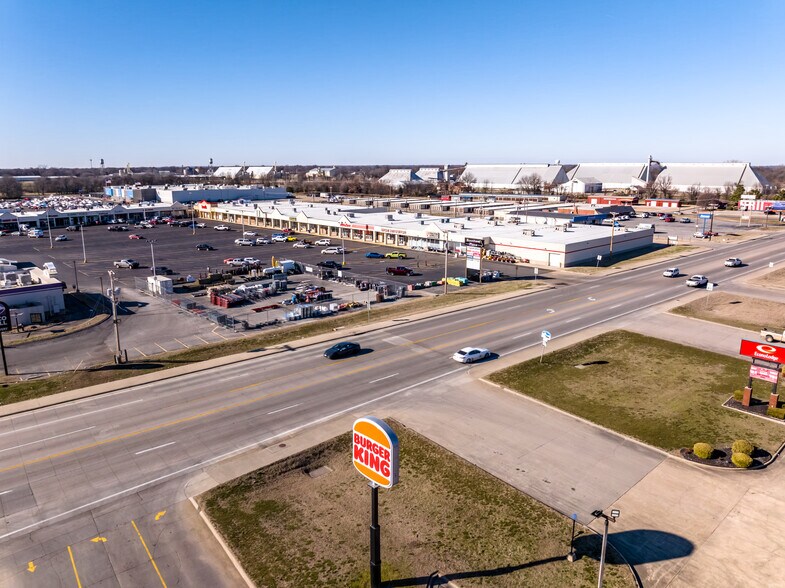 More Photos Of 1780 1st St, Kennett Unknown For Lease