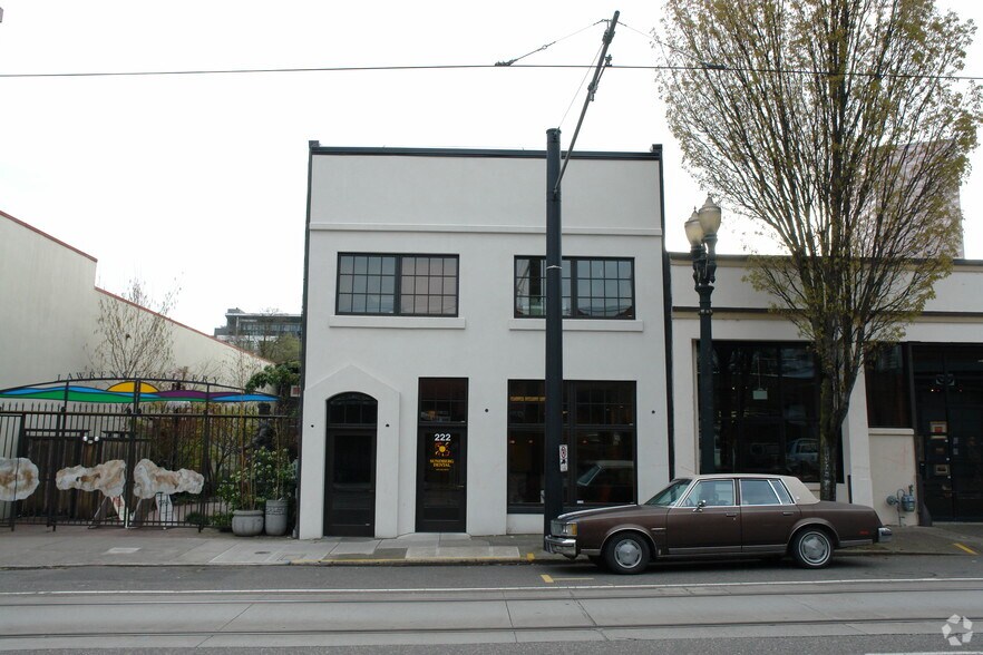 More Photos Of 222-224 NW 10th Ave, Portland Storefront Retail Office For Sale