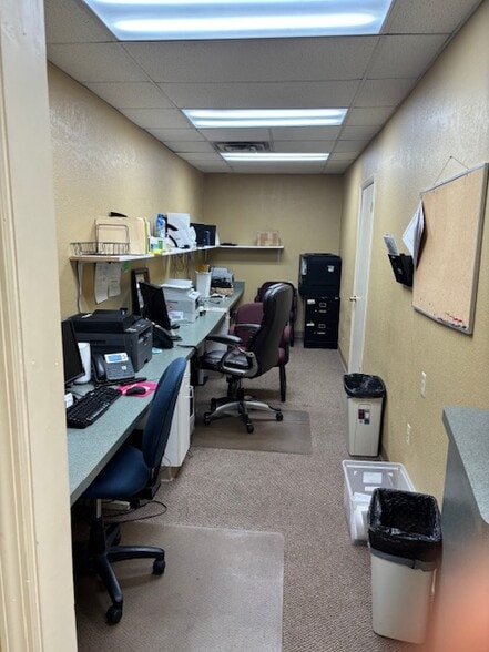More Photos Of 5438-5440 Centre Ave, Pittsburgh Showroom For Lease