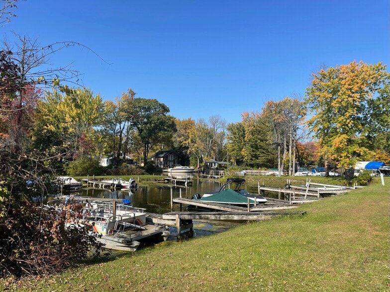 More Photos Of 9503 Hitchcock Point, Bridgeport Marina For Sale