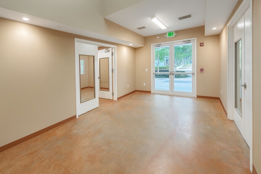 More Photos Of 18651 NE 24th Pl, Miami Storefront Retail Residential For Sale