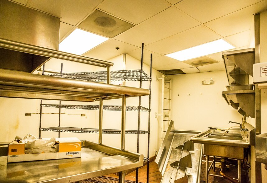 More Photos Of 1820-2041 Tower Dr, Glenview Unknown For Lease