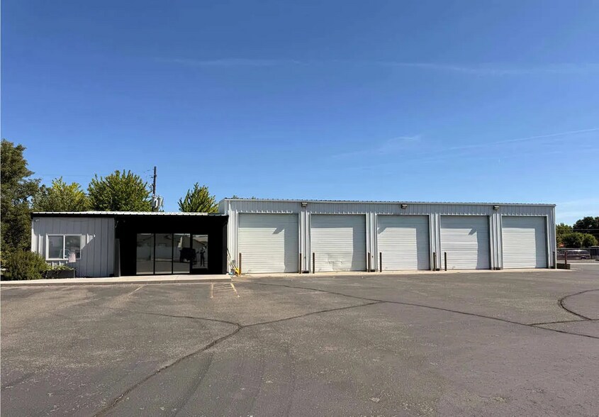 Primary Photo Of 200 S Pennsylvania Ave, Fruitland Light Distribution For Lease