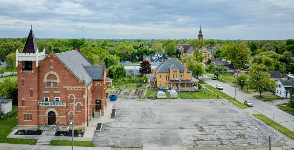 More Photos Of 1548 Reid Ave, Lorain Apartments For Sale