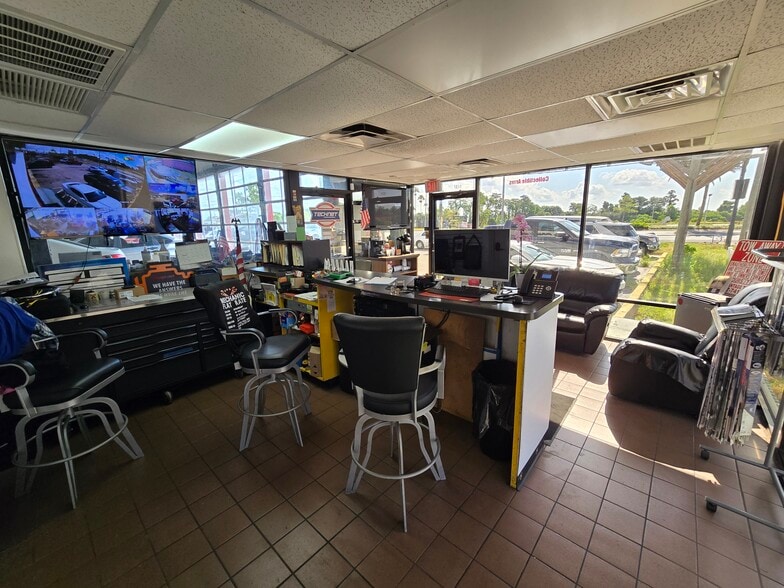 More Photos Of 1137 US Highway 19, Holiday Auto Repair For Sale
