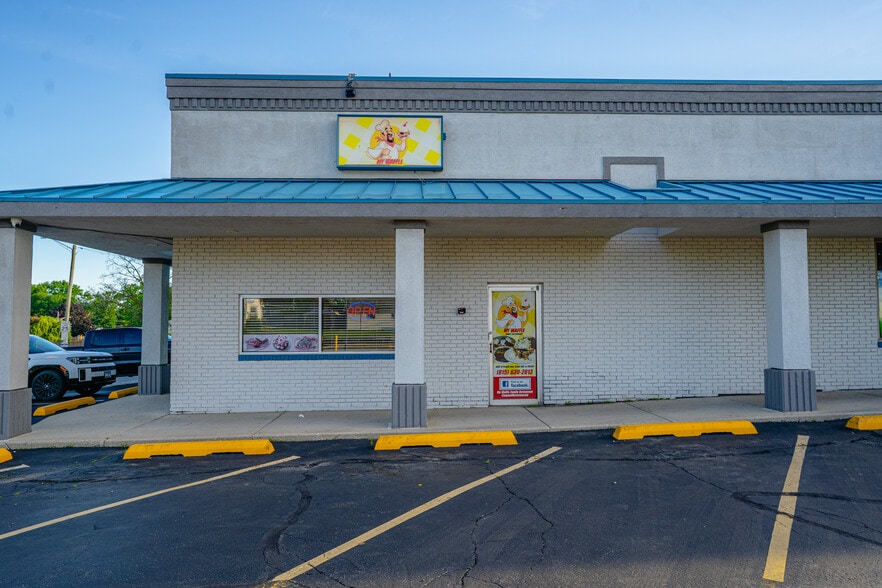 More Photos Of 800 Theodore, Crest Hill Convenience Store For Sale