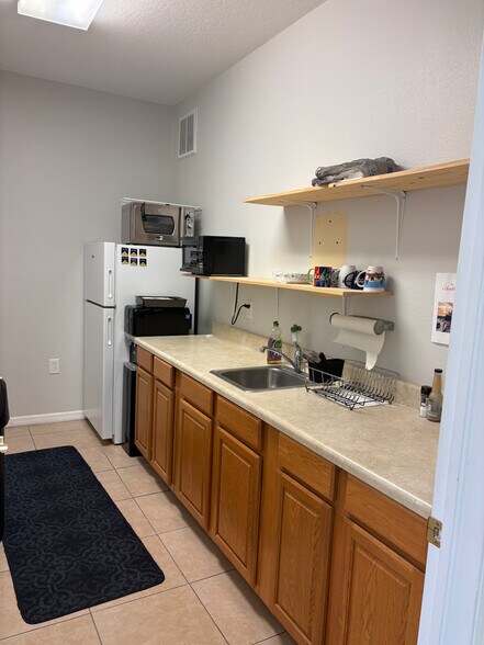 More Photos Of 12187-12189 W Linebaugh Ave, Tampa Office For Lease