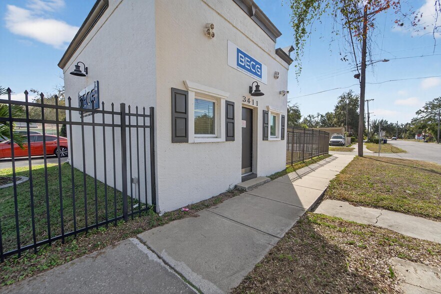 More Photos Of 3411 N 29th St, Tampa Office For Sale