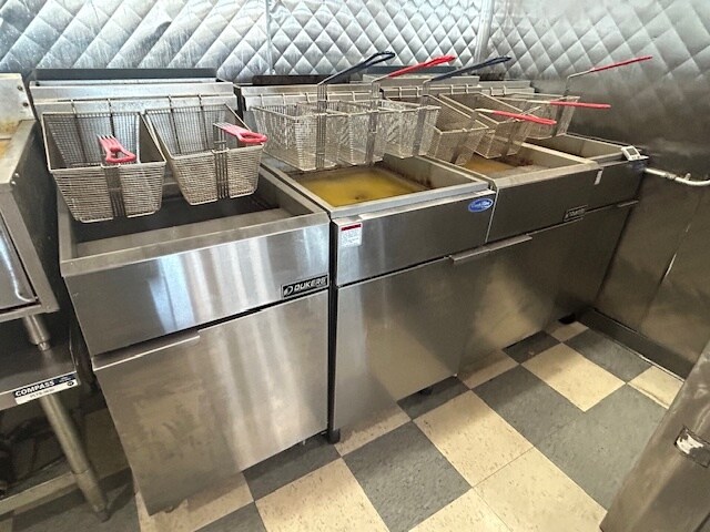 More Photos Of 7000 S Harlem Ave, Bridgeview Freestanding For Lease