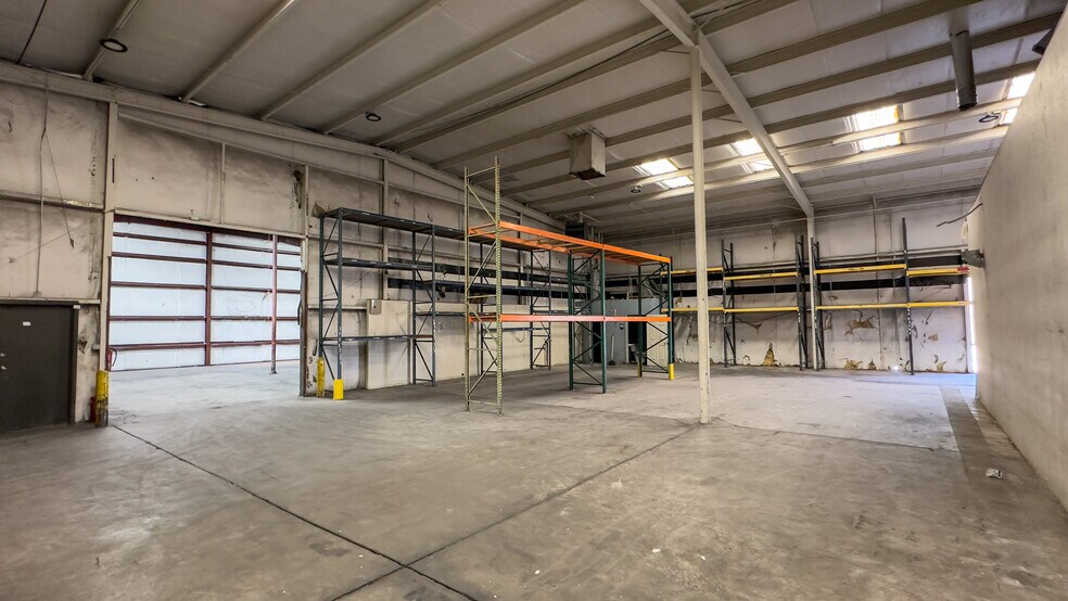 More Photos Of 1345 Geronimo Dr, El Paso Distribution For Sale