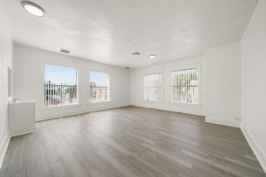 More Photos Of 800-808 N Avalon Blvd, Wilmington Storefront Retail Office For Lease