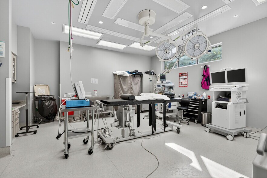 More Photos Of 13617 Caldwell Dr, Austin Medical For Sale