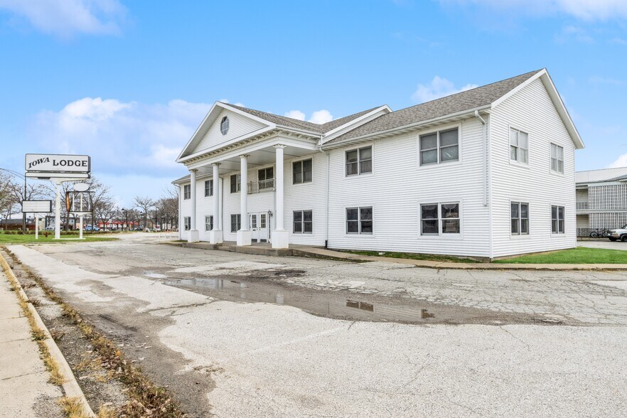 More Photos Of 320 2nd St, Coralville Office For Sale
