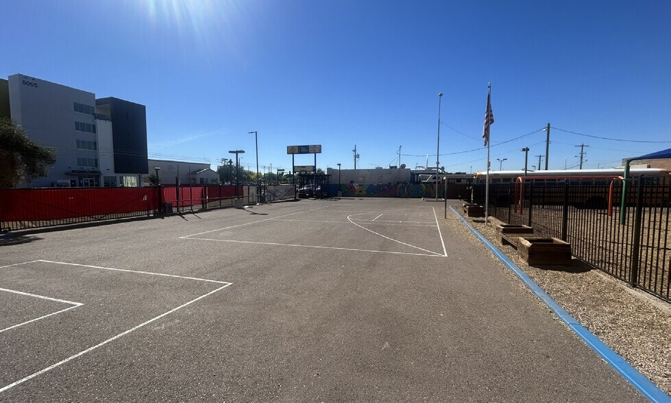 More Photos Of 5050 N 19th Ave, Phoenix Schools For Lease