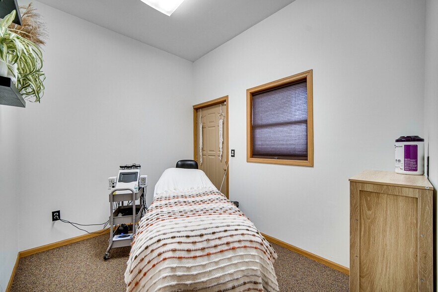 More Photos Of 165 E Robbins St, Wheatfield Medical For Sale