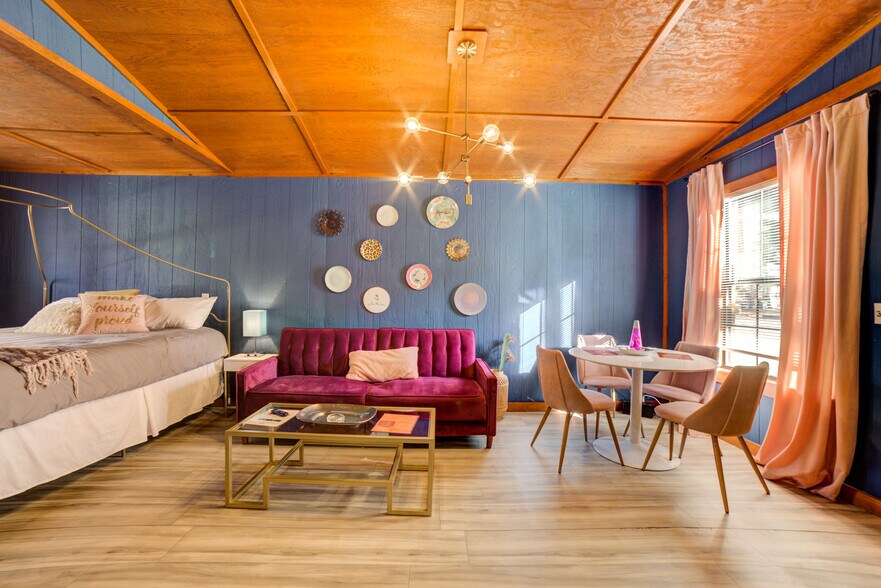 More Photos Of 446724 E 390 Rd, Langley Hotel For Sale