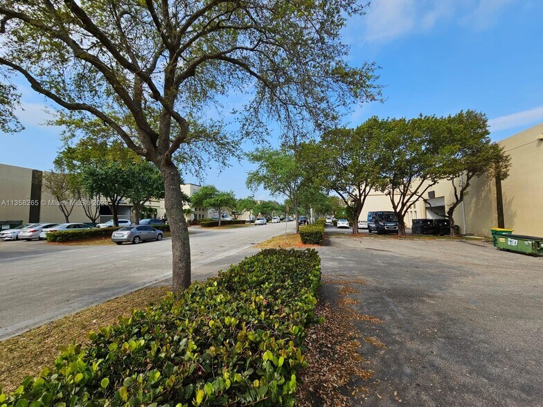 More Photos Of 10475 NW 37th Ter, Miami Warehouse For Lease