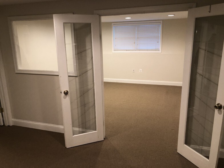 More Photos Of 3357 Hazelwood Rd, Edgewater Office For Sale