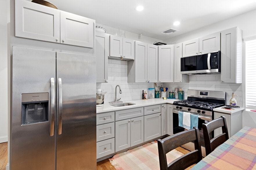 More Photos Of 272 Broadway, Bethpage General Retail For Sale
