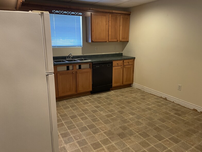 More Photos Of 1808 Clark St, Carterville Light Distribution For Sale
