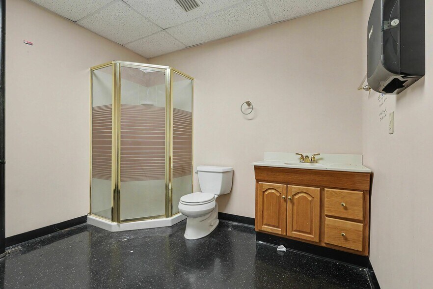 More Photos Of 1445 Cleveland Ave, East Point Showroom For Sale