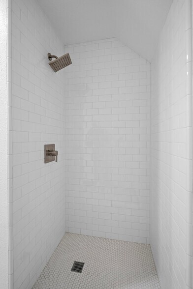 More Photos Of 1802-1808 El Camino Real, Redwood City General Retail For Lease