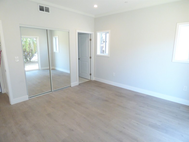 More Photos Of 1256 N Hobart Blvd, Los Angeles Apartments For Sale